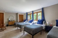 Soak, Relax & Gather - Spacious River Home - Hot Tub, Massage Chair & Kayaks - Wifi