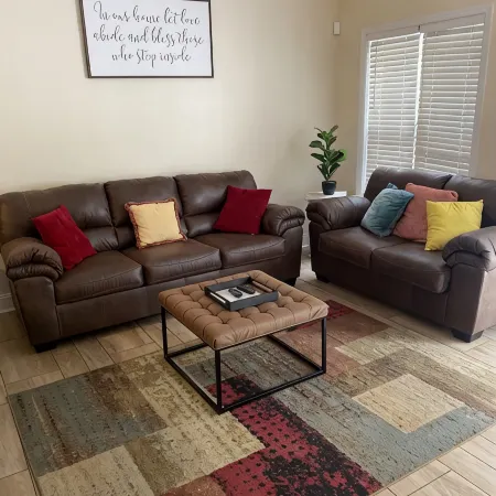 Quiet neighborhood conveniently located to Ft Novosel/downtown Enterprise!