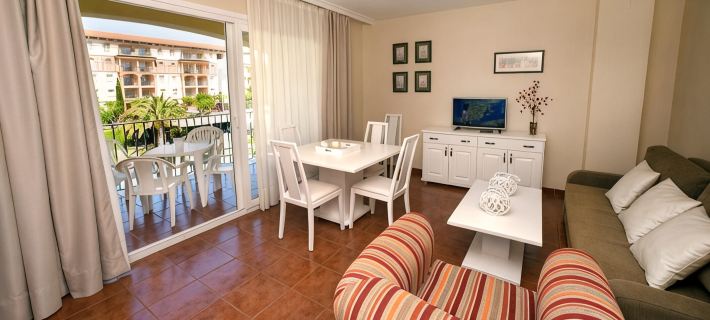 Leo Islamar Hotels in Costa Occidental