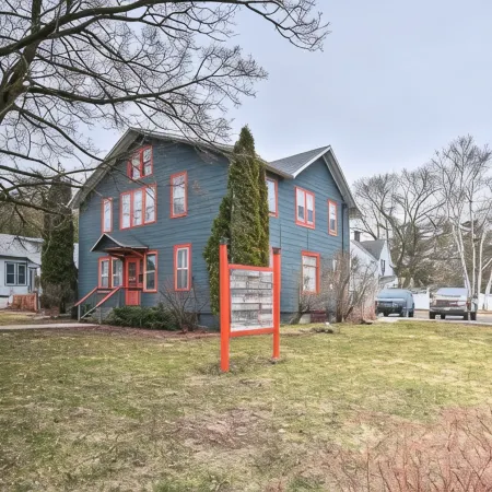 Steps to Waterfront and Dtwn Sturgeon Bay Escape!