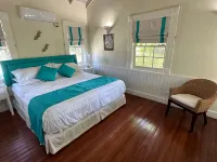 Beautiful West Coast villa, shared pool, Inc Fairmont Beachclub access for four. Hotels in Porters
