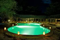 Samburu Intrepids Tented Camp - ที่มีสระว่ายน้ำ