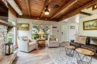 Charming 2-bedrm home in the heart of Liberty Hill - 4つ星