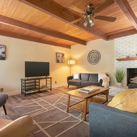 Stylish & Remodeled - Walk to Fresno State Stadium
