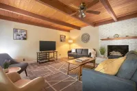 Stylish & Remodeled - Walk to Fresno State Stadium - Balcony