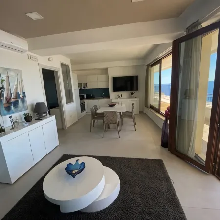 Villa sul Mare, il Mare Dalla tua Camera da Letto, 20 Scalini e ti Puoi Tuffare