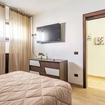 Apartment Old Lighthouse Beachside Haven - 10 minutes from the Airport