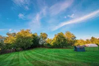 6 MINS to VT! Family & Kid Friendly 3BR/2.5BA Private Home with Huge Yard. - 4-Star