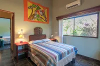 Jungle and Ocean Paradise, Infinity Pool, 4BR/3BA - Private location! - 3-Star