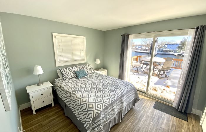 Newly remodeled LAKE HOUSE with HOT TUB, Game Room, Large DECK on PAW PAW LAKE
