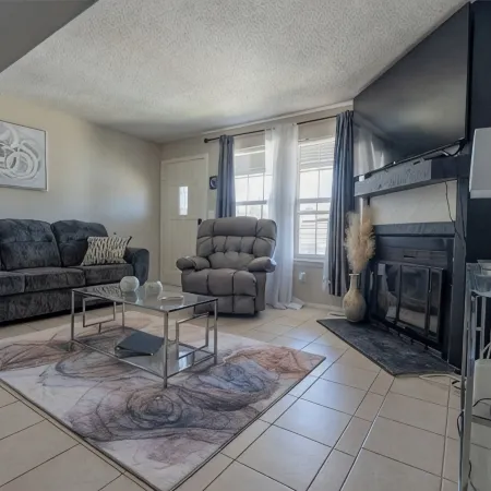 Charming 2-bedroom townhome with AC, WiFi in enchanting Aurora