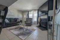 Charming 2-bedroom townhome with AC, WiFi in enchanting Aurora - 부티크