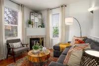 Suite Magnolia. Steps to Downtown & Breweries. Modern 2 bedroom apt w/fireplace. - 3성급