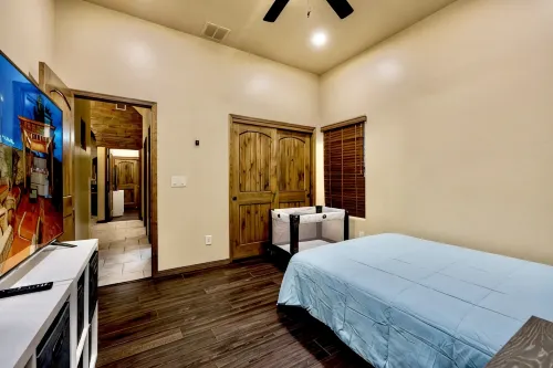 Tuscan Villa Outdoor Living, Jacuzzi & Gym - 4-Star