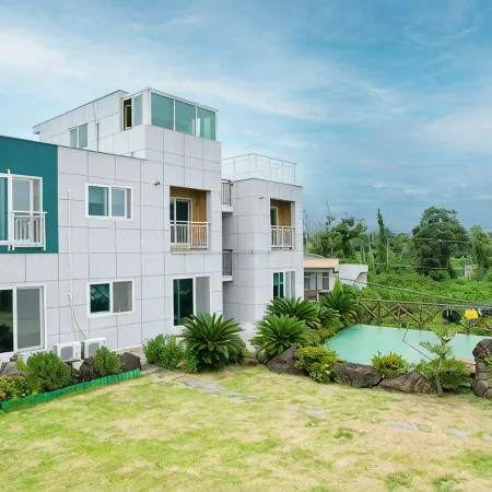 Jeju Glory Hill Pension & Guest House Отели рядом с достопримечательностью «Атлетический парк Сусан»
