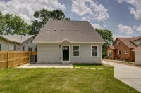 Brand NEW Spacious 5-bedroom house in awesome Springfield near MSU and Mercy - Homestays