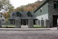 Large 4BR Buffalo Mountain Retreat in Williamson with pool,  Ride to trails - Wifi