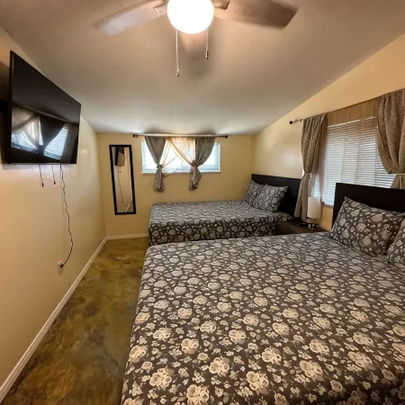 CLOSE TO DISNEYLAND & CONVENTION CENTER