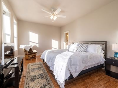 A Glenwood Treasure-super Clean Great-location