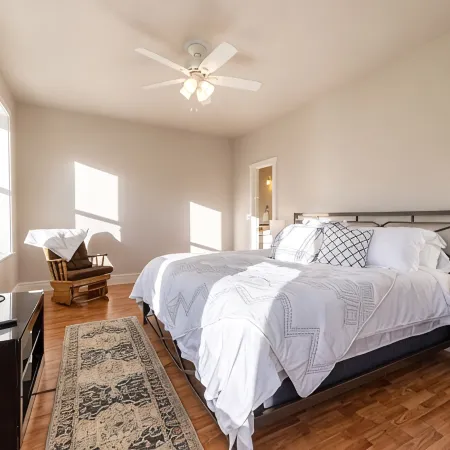 A Glenwood Treasure-super Clean Great-location