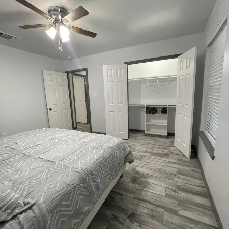 Modern 3-bedroom 2-Bathroom home Conveniently located next to Texas Roadhouse!