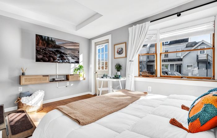 The Saco Suite - Downtown, Dog Friendly, Sleeps 4, Walk to Bars & Restaurants!