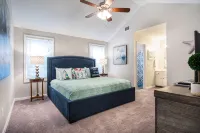 We Love Pets! 6ft Fenced in Backyard and Pet Amenities. - Family