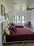 Great views and walking distance to the boat ramp at Lake Seminole!! - WiFi