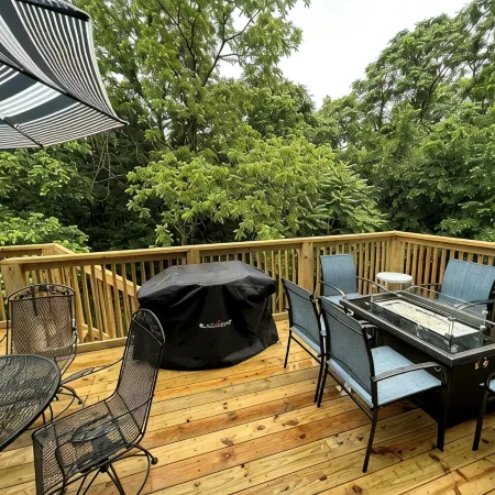 Spacious, Private, Cozy and Close to Downtown Rogers, AR  & Trails