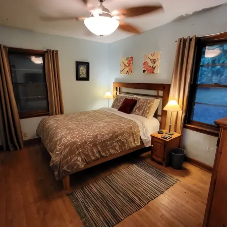Waterview Home - in town, across from the Marina
