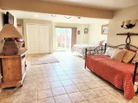 No Cleaning Fees, Spacious & Secluded Mountain Home, Pikes Peak Views, Hot Tub! -  Privatzimmer