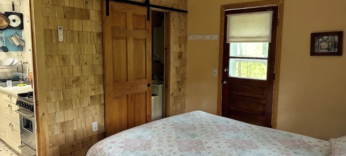 Cozy cottage 3/4 mile from Oak Bluffs harbor Hotels in Oak Bluffs