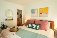 Charming cottage near beach: Fenced Yard, Firepit, Pets OK, King Bed - Sleeps 8 - 3-Star