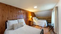 Private Cozy Cottage in Charming Walloon Lake Village - Sleeps 13! - WiFi