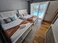 Family Poolside Paradise on Quiet Cul-de-Sac 4.7 Miles from Siesta Key Beach - สระว่ายน้ำส่วนตัว