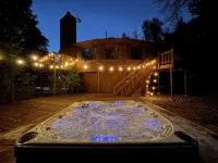 Spacious Secluded Cabin on 9 acres Hot Tub Outdoor Dining Private Trails - 3 tähden