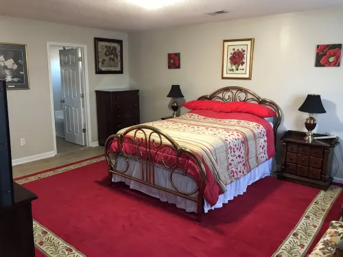 WHITE KNOLL BUNGALOW - 2-Star