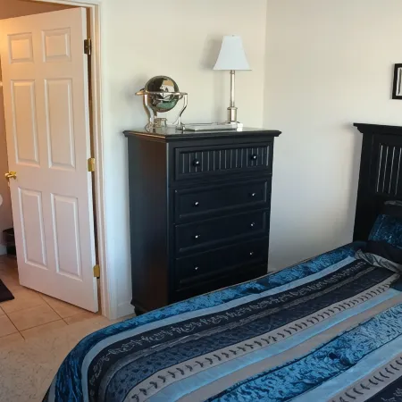 6105 Towers! Quiet! Elevators, indoor pool. Oct-May Travel Nurses welcome!!