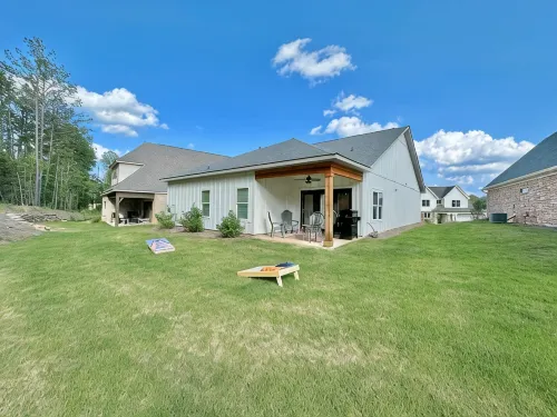 Lots of amenities. Open Floor plan. Perfect for families and groups! - Gym