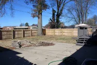 Centrally Located 3 Bdrm 2 Bath Quaint House with a Yard. Pet Friendly. - 3 stjerner