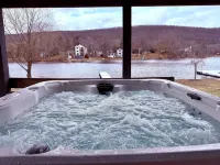 Waterfront Home with Hot Tub, Kayaks, and Fast Wifi - Boutique