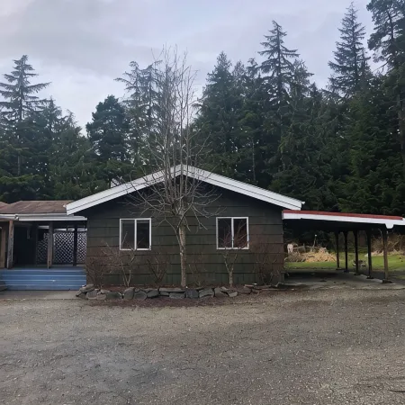Diamond House, cozy home in a park-like setting