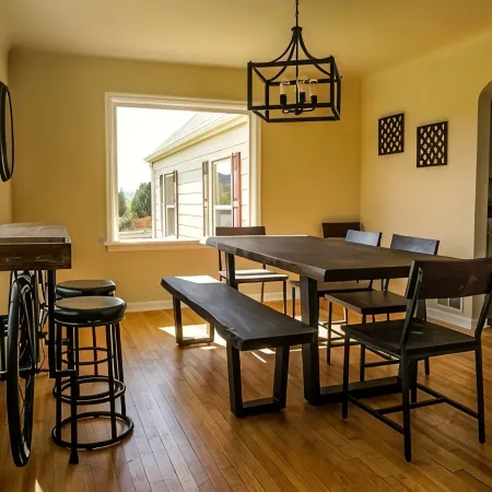 Lux family retreat, hot tub, specular views. Spacious home on the golf course.