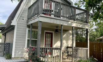 Fully Updated Beautiful Seabrook Barn Style Cottage