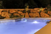 Private Luxury Retreat: In-home Theatre, Hot Tub, Gym, Game Room, and Zebra! - Gym