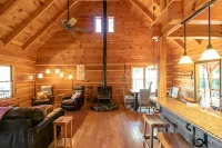 Wondertree Mountain Cabin– Luxury 3BR Cabin with Outdoor Hot Tub, Hot Springs NC - Boutique