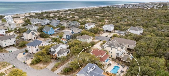 Oceanside home, 3 min walk to beach with Private Pool and Hot Tub! Hotel di Corolla