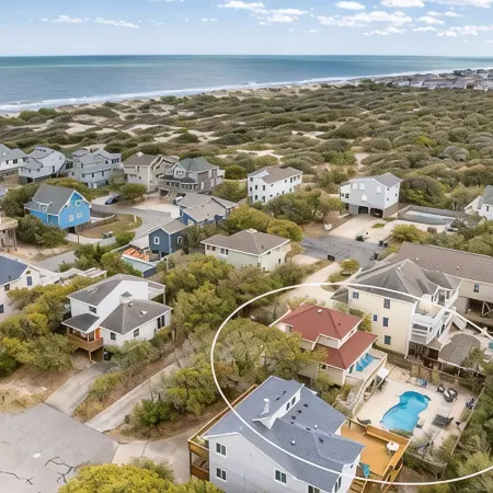 Oceanside home, 3 min walk to beach with Private Pool and Hot Tub!
