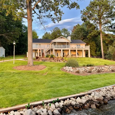 NEW Luxury Lakefront Home with Swim Dock, Hot Tub and Pontoon Rental