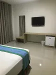Hotel Emerawaa - С бассейном